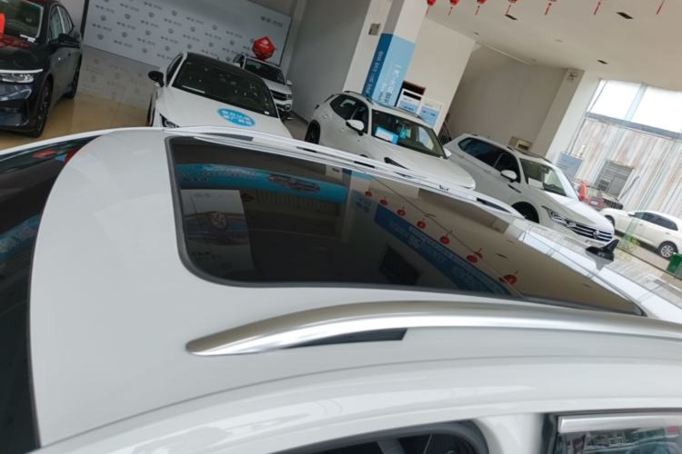 Used Volkswagen T-ROC 2025 300TSI DSG Two-Wheel Drive Chen Guang Edition Roof