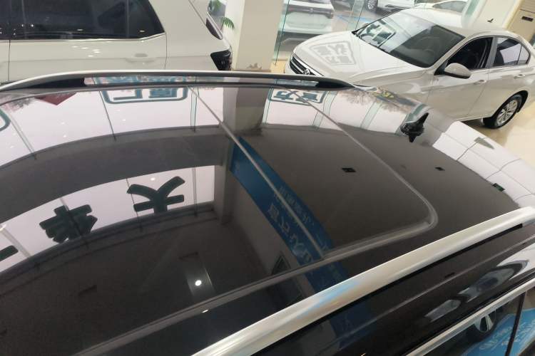 Used Volkswagen T-ROC 2025 Facelift Model 2 300TSI DSG Two-Wheel Drive Chenguang Edition Roof