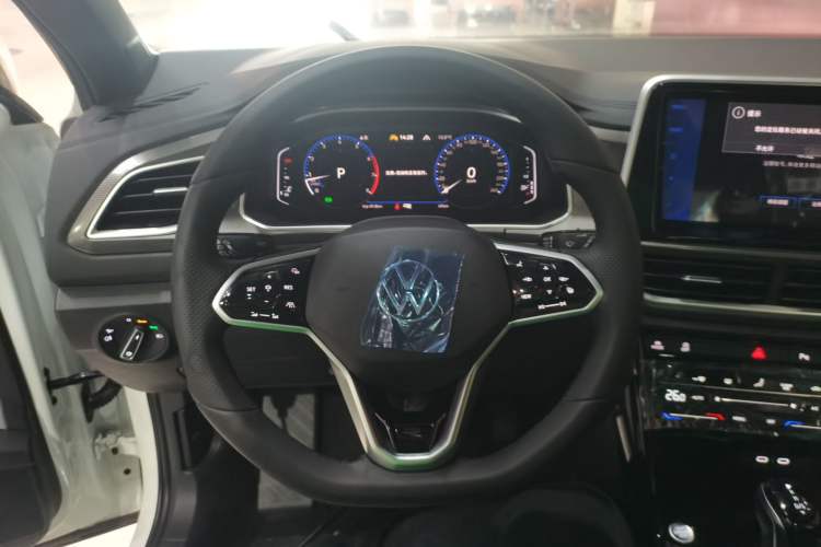 Used Volkswagen T-ROC 2025 Facelift Model 2 300TSI DSG Two-Wheel Drive Xingguang Edition Steering Wheel