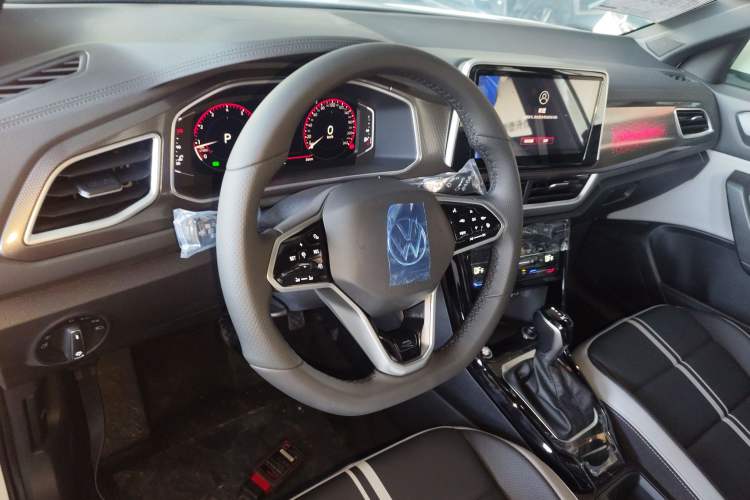 Used Volkswagen T-ROC 2025 Facelift Model 2 300TSI DSG Two-Wheel Drive Xingguang Edition Steering Wheel