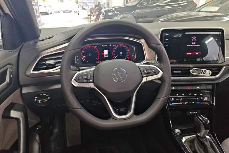 Used Volkswagen T-ROC 2025 Facelift Model 2 300TSI DSG Two-Wheel Drive Chenguang Edition Steering Wheel