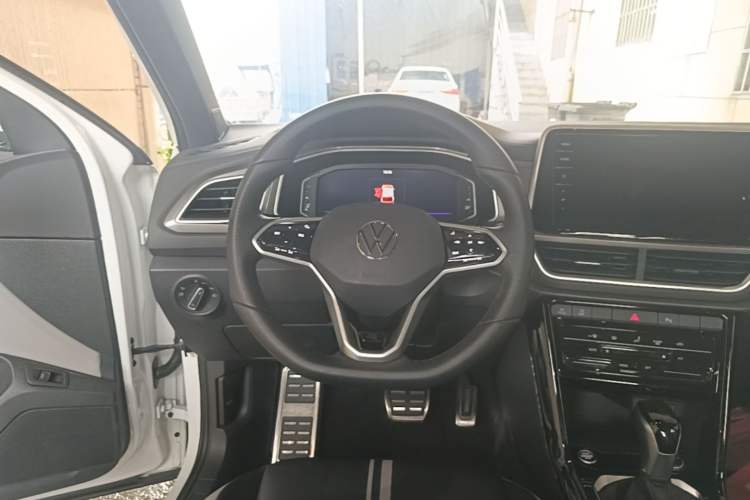 Used Volkswagen T-ROC 2025 300TSI DSG Two-Wheel Drive Chen Guang Edition Steering Wheel