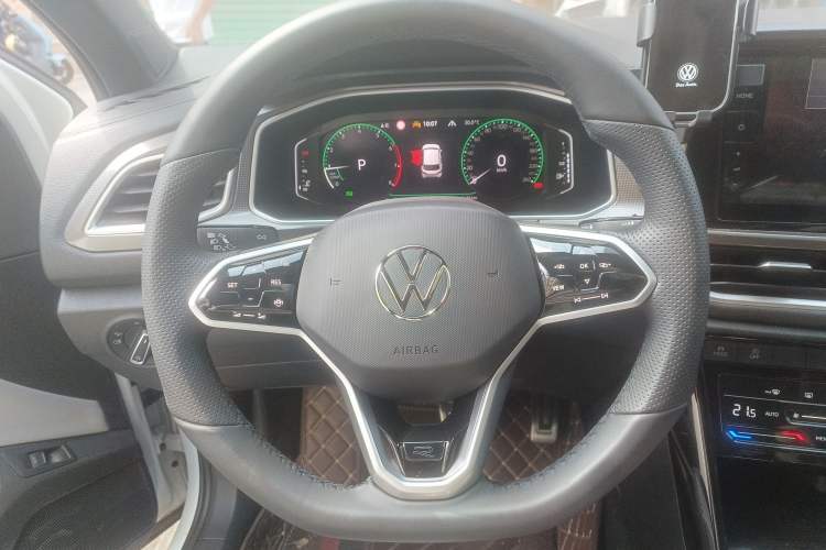 Used Volkswagen T-ROC 2025 300TSI DSG Two-Wheel Drive Chen Guang Edition Steering Wheel