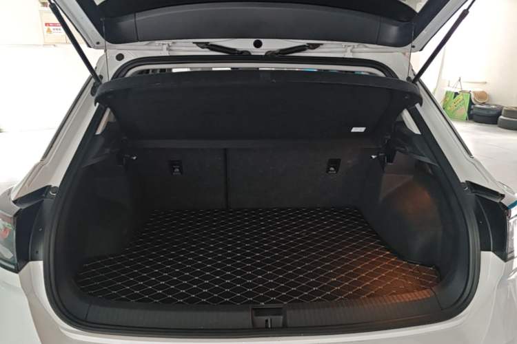 Used Volkswagen T-ROC 2025 280TSI DSG Two-Wheel Drive Time Edition Trunk
