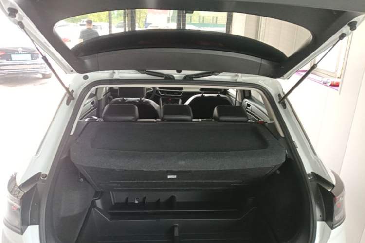Used Volkswagen T-ROC 2025 280TSI DSG Two-Wheel Drive Time Edition Trunk