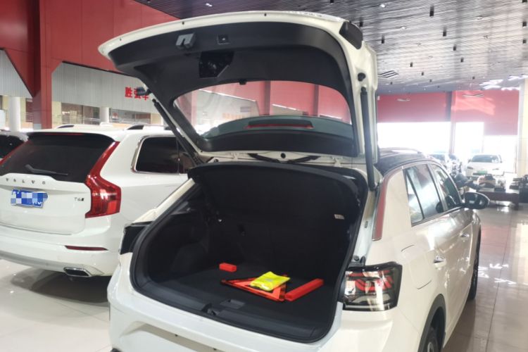 Used Volkswagen T-ROC 2025 Facelift Model 2 300TSI DSG Two-Wheel Drive Xingguang Edition Trunk