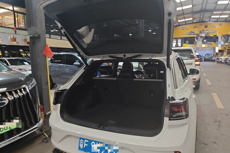 Used Volkswagen T-ROC 2025 Facelifted 300TSI DSG Two-Wheel-Drive Chen Guang Edition Trunk