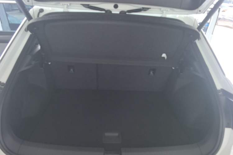 Used Volkswagen T-ROC 2025 300TSI DSG Two-Wheel Drive Chen Guang Edition Trunk