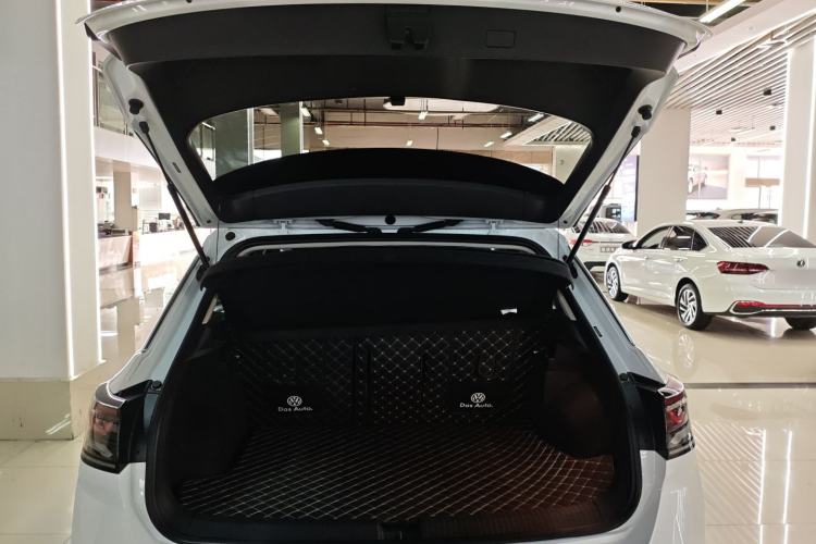 Used Volkswagen T-ROC 2025 Facelifted 280TSI DSG Two-Wheel Drive Time Edition Trunk