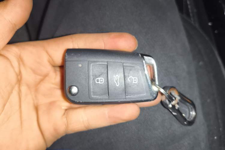 Used Volkswagen T-ROC 2025 300TSI DSG Two-Wheel Drive Chen Guang Edition Vehicle Key