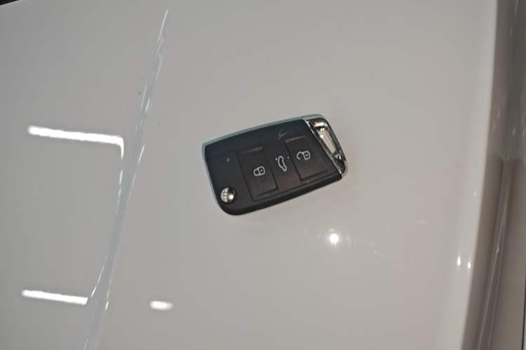 Used Volkswagen T-ROC 2025 Facelift Model 2 280TSI DSG Two-Wheel Drive Shiguang Edition Vehicle Key