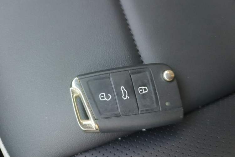 Used Volkswagen T-ROC 2025 300TSI DSG Two-Wheel Drive Chen Guang Edition Vehicle Key