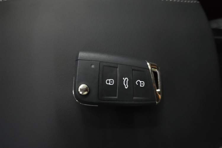 Used Volkswagen T-ROC 2025 Facelift Model 2 280TSI DSG Two-Wheel Drive Shiguang Edition Vehicle Key
