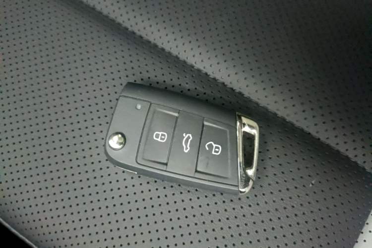 Used Volkswagen T-ROC 2025 Facelift Model 2 280TSI DSG Two-Wheel Drive Shiguang Edition Vehicle Key