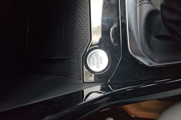Used Volkswagen T-ROC 2025 300TSI DSG Two-Wheel Drive Chen Guang Edition Vehicle Key