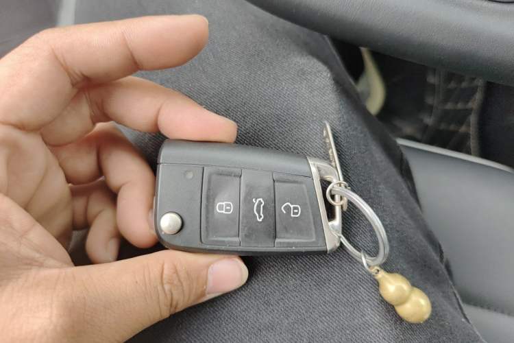 Used Volkswagen T-ROC 2025 300TSI DSG Two-Wheel Drive Chen Guang Edition Vehicle Key