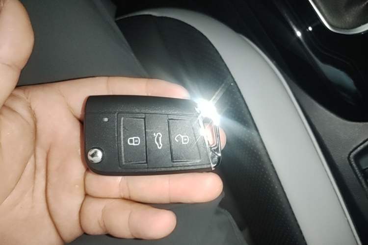 Used Volkswagen T-ROC 2025 300TSI DSG Two-Wheel Drive Starlight Edition Vehicle Key
