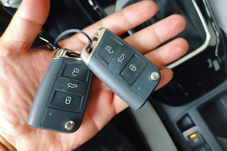 Used Volkswagen T-ROC 2025 300TSI DSG Two-Wheel Drive Chen Guang Edition Vehicle Key