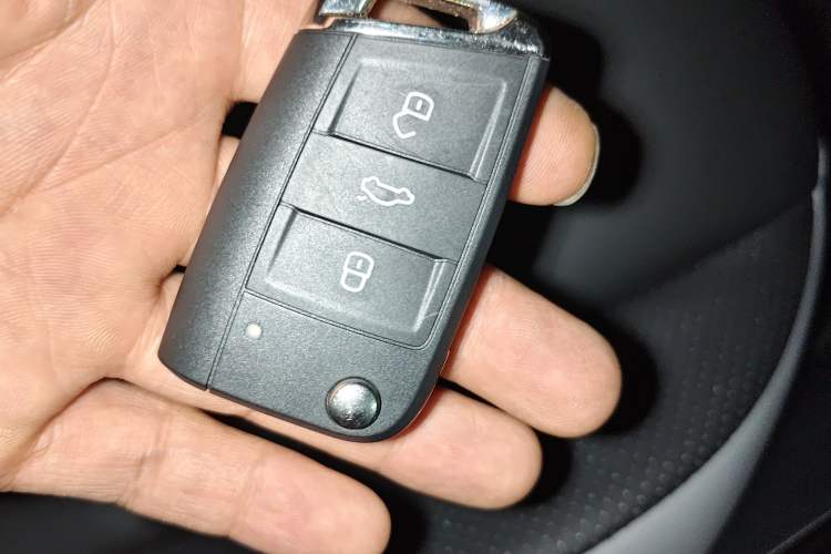 Used Volkswagen T-ROC 2025 300TSI DSG Two-Wheel Drive Chen Guang Edition Vehicle Key