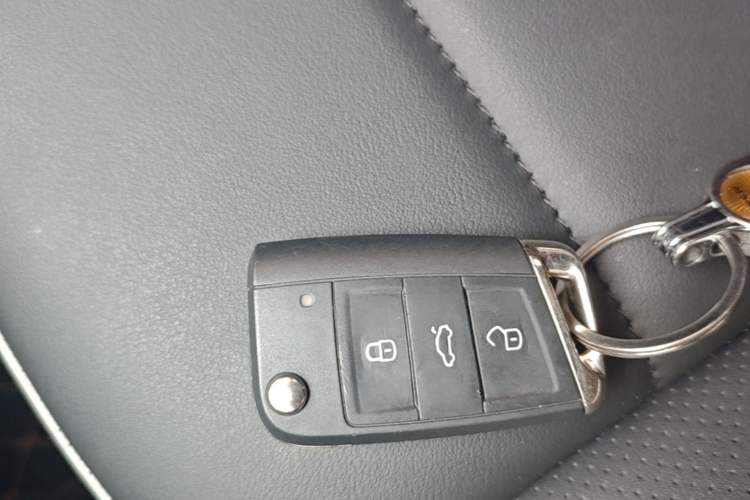 Used Volkswagen T-ROC 2025 300TSI DSG Two-Wheel Drive Chen Guang Edition Vehicle Key