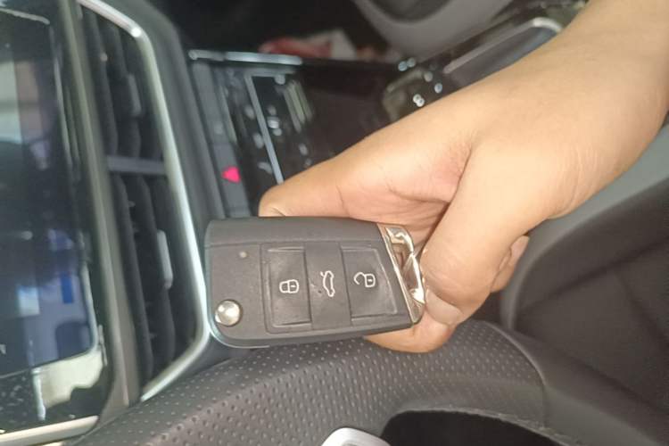 Used Volkswagen T-ROC 2025 300TSI DSG Two-Wheel Drive Chen Guang Edition Vehicle Key