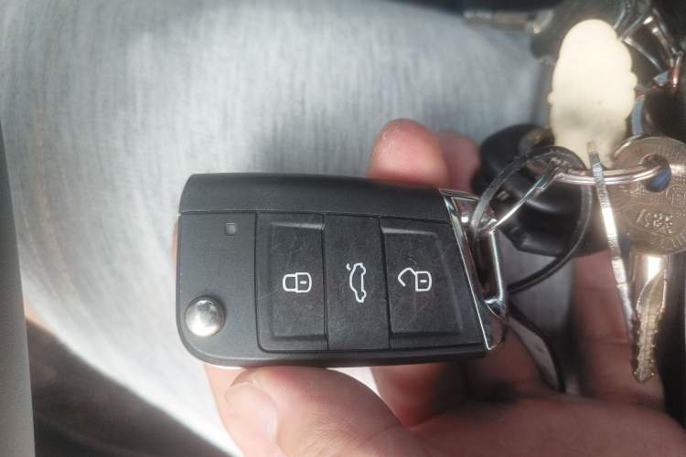 Used Volkswagen T-ROC 2025 300TSI DSG Two-Wheel Drive Chen Guang Edition Vehicle Key
