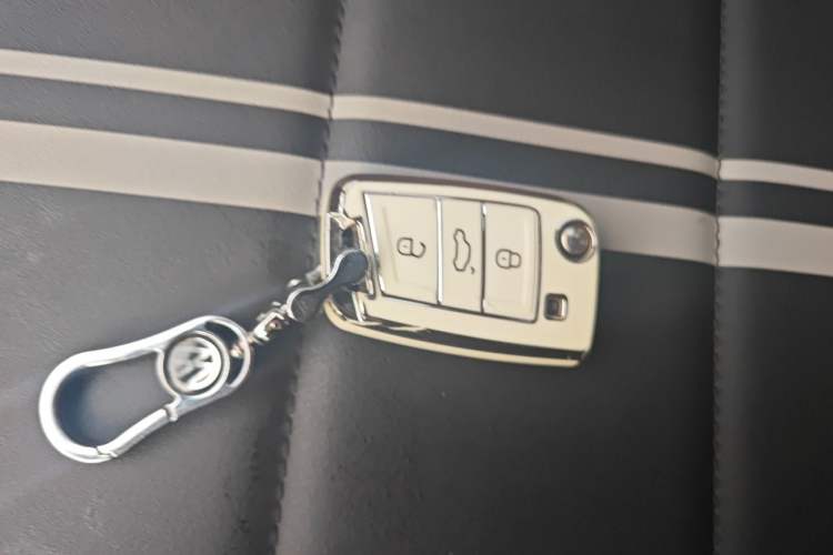 Used Volkswagen T-ROC 2025 300TSI DSG Two-Wheel Drive Chen Guang Edition Vehicle Key