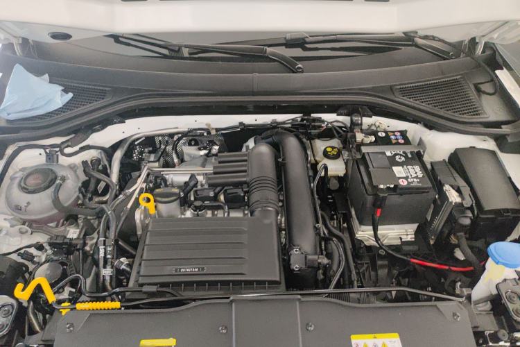 Used Volkswagen T-ROC 2026 Model 280TSI DSG Two-Wheel Drive Shiguang Edition Engine Bay