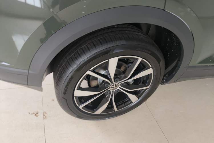 Used Volkswagen T-ROC 2026 Model 280TSI DSG Two-Wheel Drive Shiguang Edition Right Rear Wheel Hub