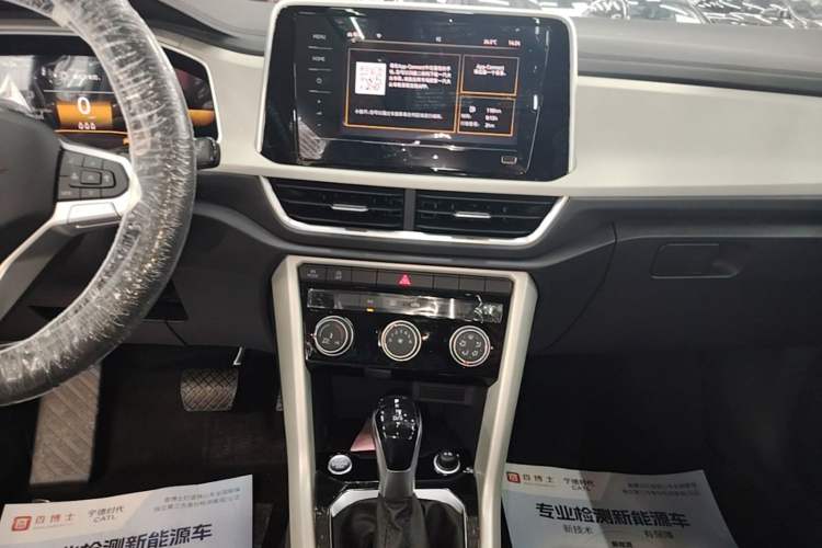 Used Volkswagen T-ROC 2026 Model 280TSI DSG Two-Wheel Drive Shiguang Edition Audio And AC Panel