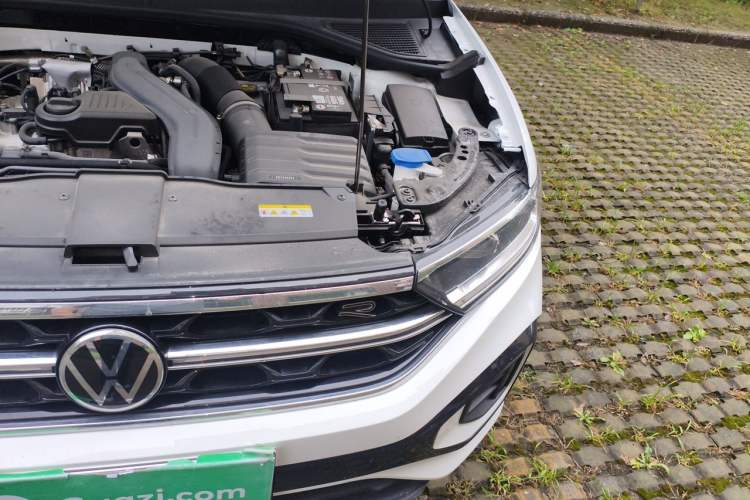 Used Volkswagen T-ROC 2026 Model 300TSI DSG Two-Wheel Drive Chenguang Edition Engine Bay Left