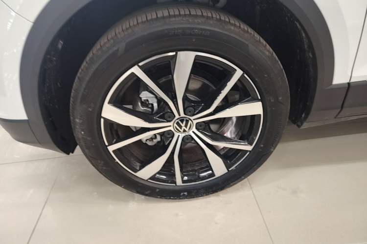 Used Volkswagen T-ROC 2026 Model 280TSI DSG Two-Wheel Drive Shiguang Edition Exterior 2