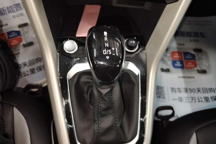 Used Volkswagen T-ROC 2026 Model 280TSI DSG Two-Wheel Drive Shiguang Edition Gear Lever
