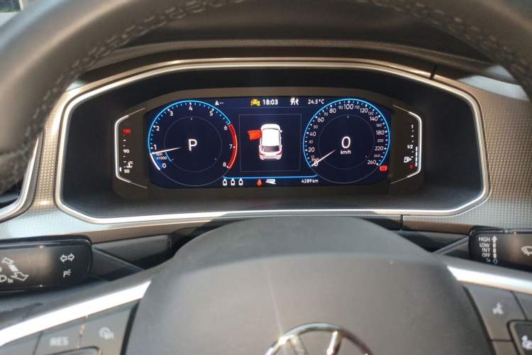 Used Volkswagen T-ROC 2026 Model 300TSI DSG Two-Wheel Drive Chenguang Edition Instrument Cluster