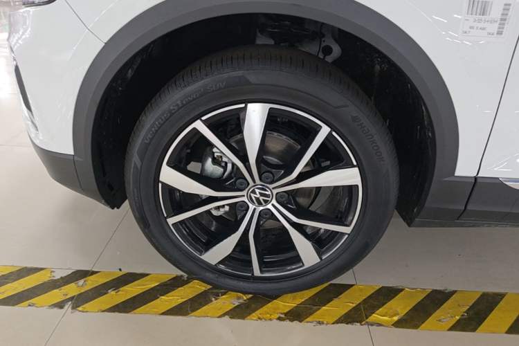 Used Volkswagen T-ROC 2026 Model 280TSI DSG Two-Wheel Drive Shiguang Edition Left Front Wheel Hub