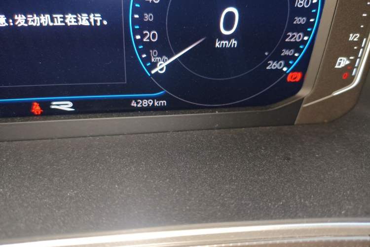 Used Volkswagen T-ROC 2026 Model 300TSI DSG Two-Wheel Drive Chenguang Edition Odometer Close Up