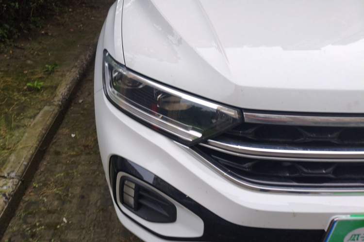 Used Volkswagen T-ROC 2026 Model 300TSI DSG Two-Wheel Drive Chenguang Edition Right Front Headlight