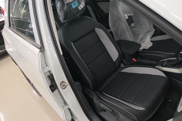 Used Volkswagen T-ROC 2026 Model 280TSI DSG Two-Wheel Drive Shiguang Edition Right Front Seat