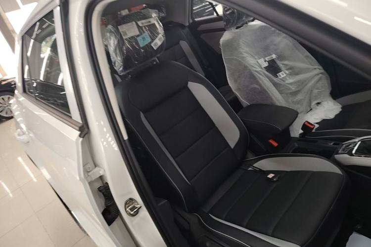 Used Volkswagen T-ROC 2026 Model 280TSI DSG Two-Wheel Drive Shiguang Edition Right Front Seat
