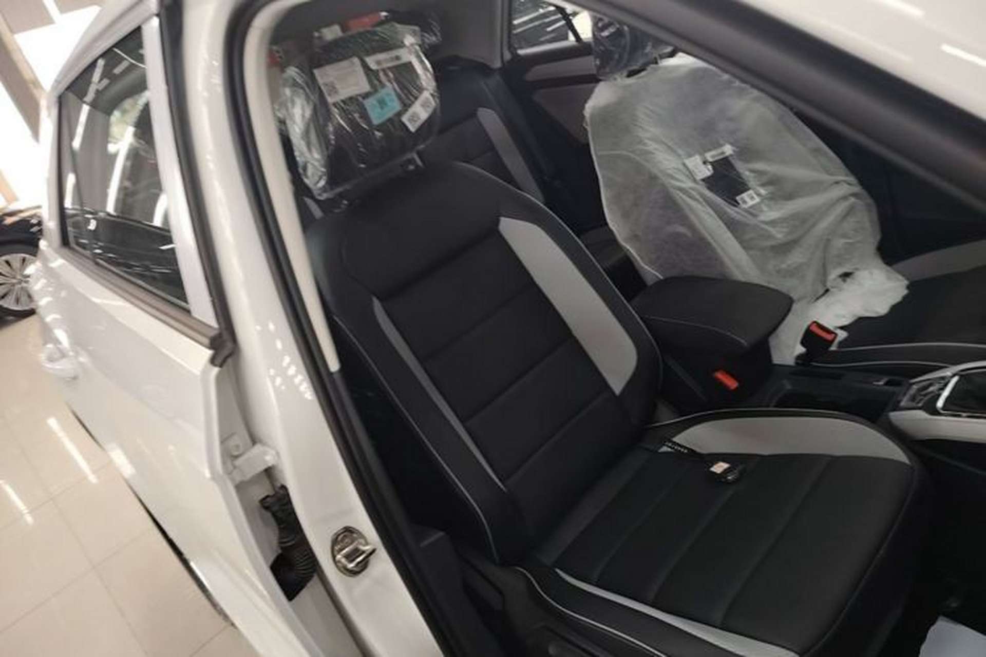 Used Volkswagen T-ROC 2026 Model 280TSI DSG Two-Wheel Drive Shiguang Edition Right Front Seat
