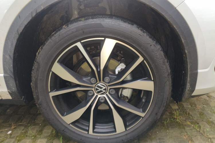 Used Volkswagen T-ROC 2026 Model 300TSI DSG Two-Wheel Drive Chenguang Edition Right Front Wheel Hub