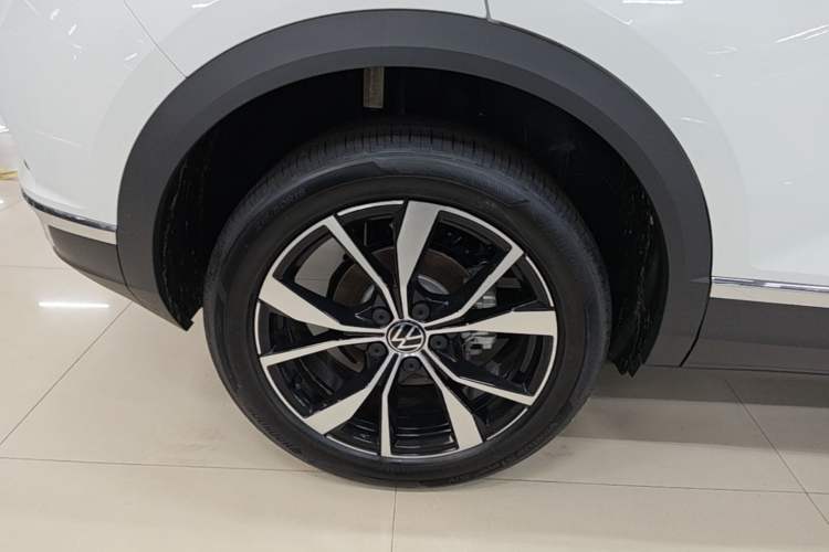 Used Volkswagen T-ROC 2026 Model 280TSI DSG Two-Wheel Drive Shiguang Edition Right Rear Wheel Hub