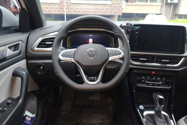 Used Volkswagen T-ROC 2026 Model 300TSI DSG Two-Wheel Drive Chenguang Edition Steering Wheel