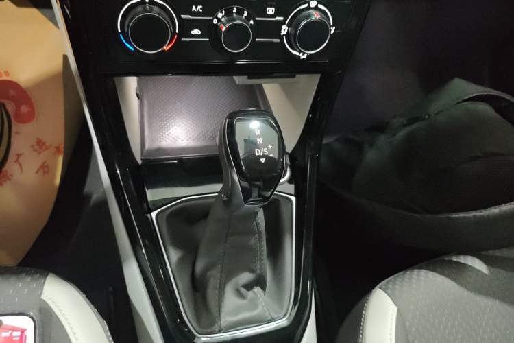 Used Volkswagen Tacqua 2020 1.5L Automatic Yue Gear Lever