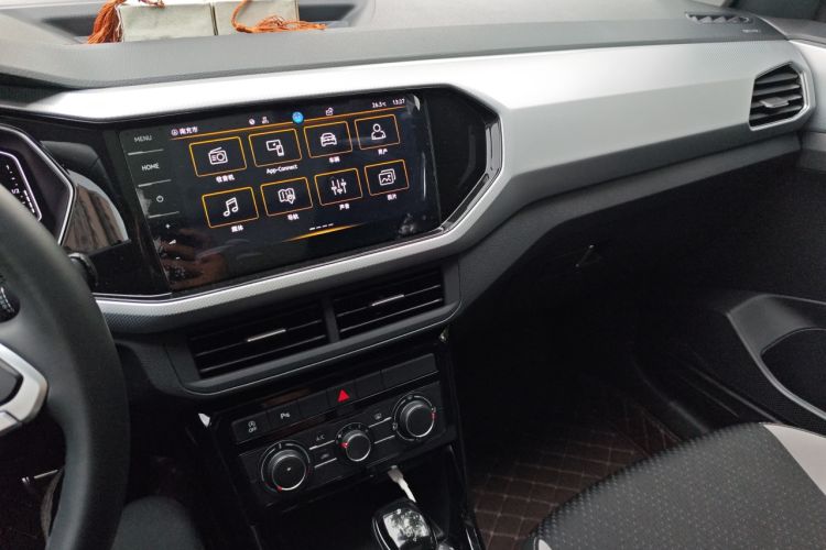 Used Volkswagen Tacqua 2021 280TSI DSG R-Line Connected Version Audio And AC Panel
