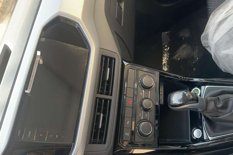 Used Volkswagen Tacqua 2023 200TSI DSG Joy-Connect Edition Interior 3