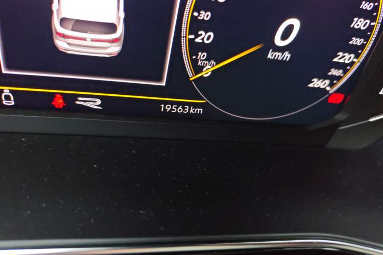 Used Volkswagen Tacqua 2021 280TSI DSG R-Line Connected Version Odometer Close Up