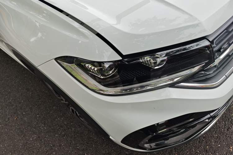 Used Volkswagen Tacqua 2021 280TSI DSG R-Line Connected Version Right Front Headlight