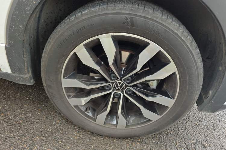 Used Volkswagen Tacqua 2021 280TSI DSG R-Line Connected Version Right Front Wheel Hub