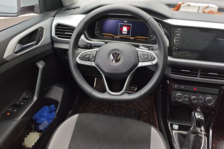 Used Volkswagen Tacqua 2021 280TSI DSG R-Line Connected Version Steering Wheel